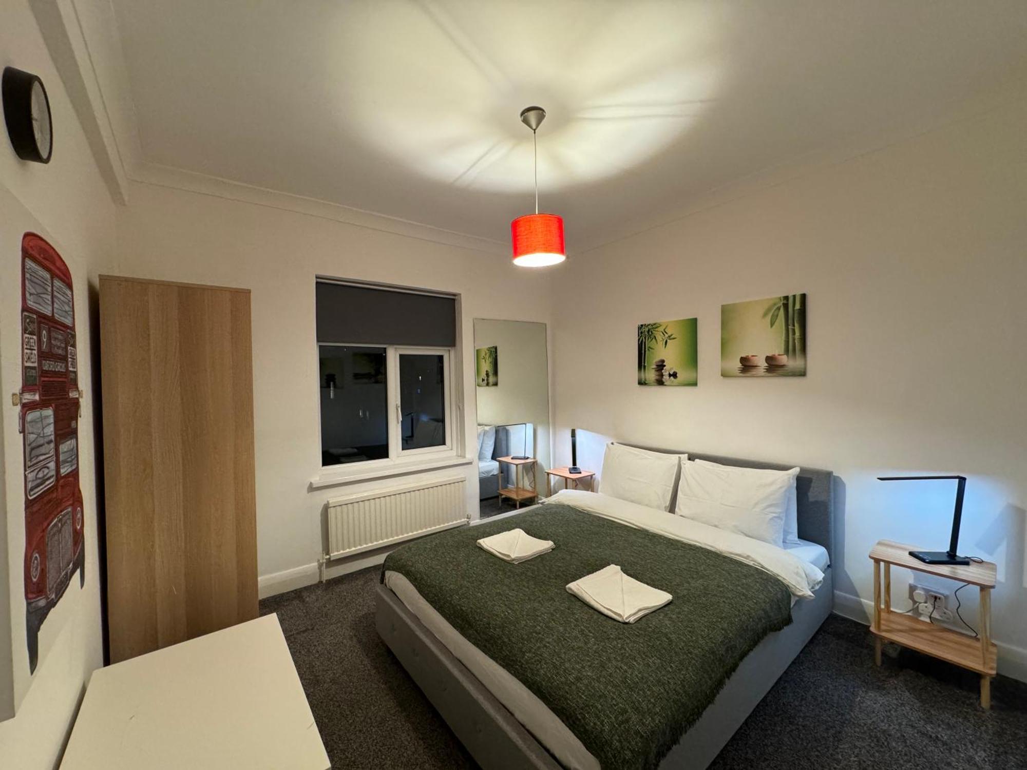 Prime Location In Camden Town * Londra