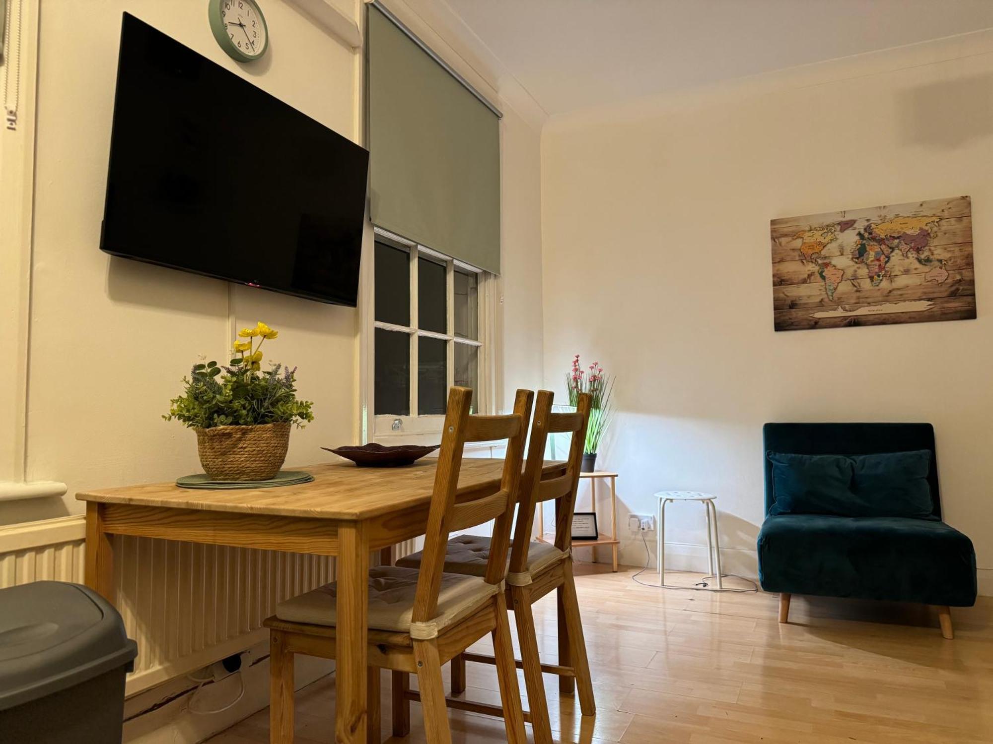 Prime Location In Camden Town Londra
