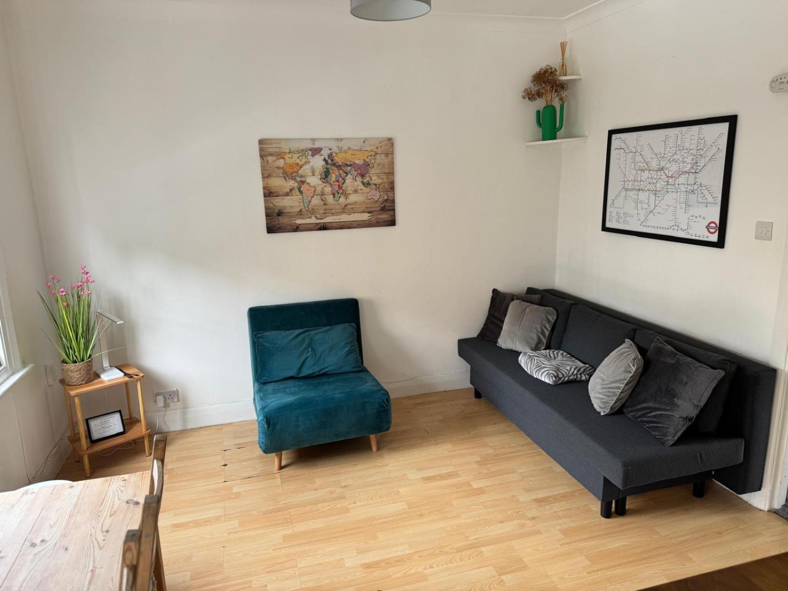 Prime Location In Camden Town * Londra